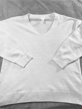 H&M Women's V-Neck Lightweight Sweater - White